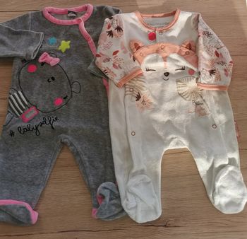 Lit 2 grenouillères fille 1 mois