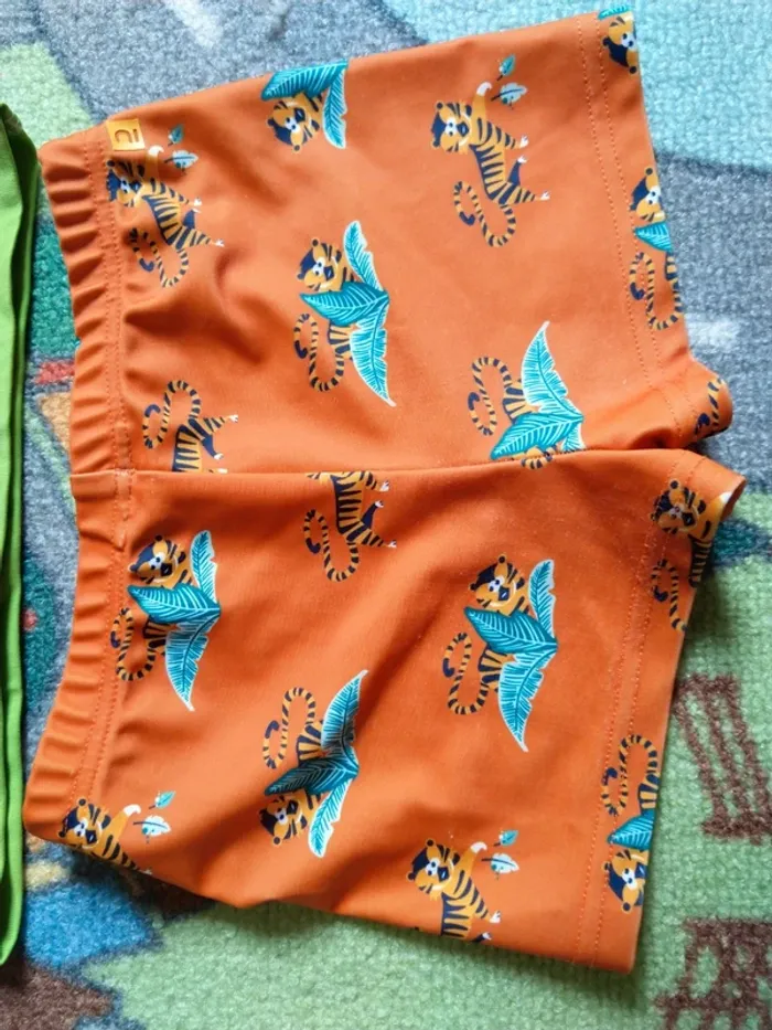 Ensemble Short de bain / maillot de bain - tee shirt de bain 3-4 ans dechatlon - photo numéro 4