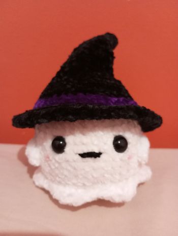 Halloween : petit fantôme sorcier au crochet