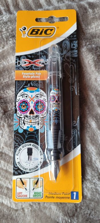 Plume tête de mort 