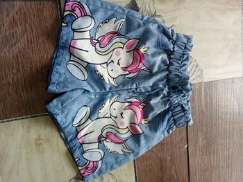 Short fille