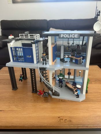 Commissariat de police Playmobil  71395
