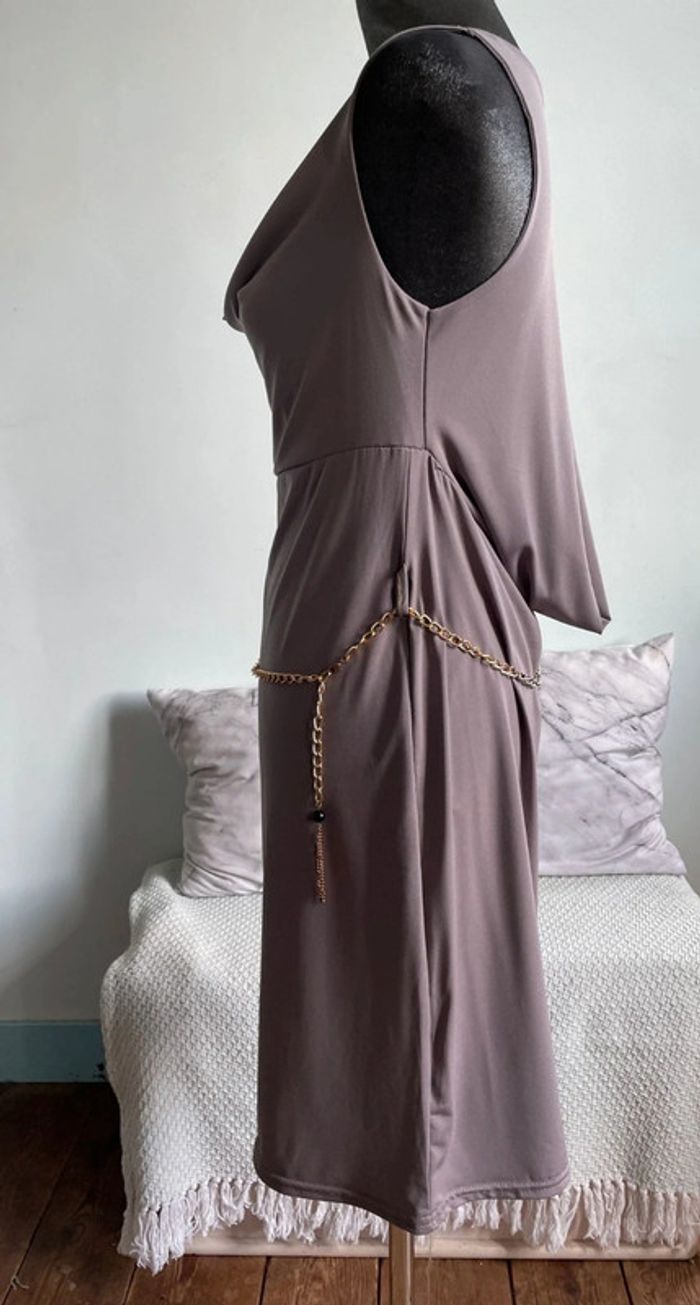 Robe dos nu couleur taupe. - photo numéro 3