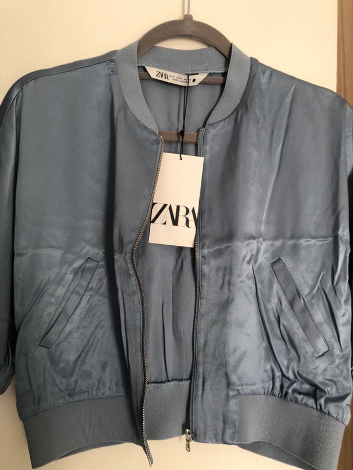 Superbe beau blouson aviateur court satiné Zara neuf avec étiquette taille S - photo numéro 9