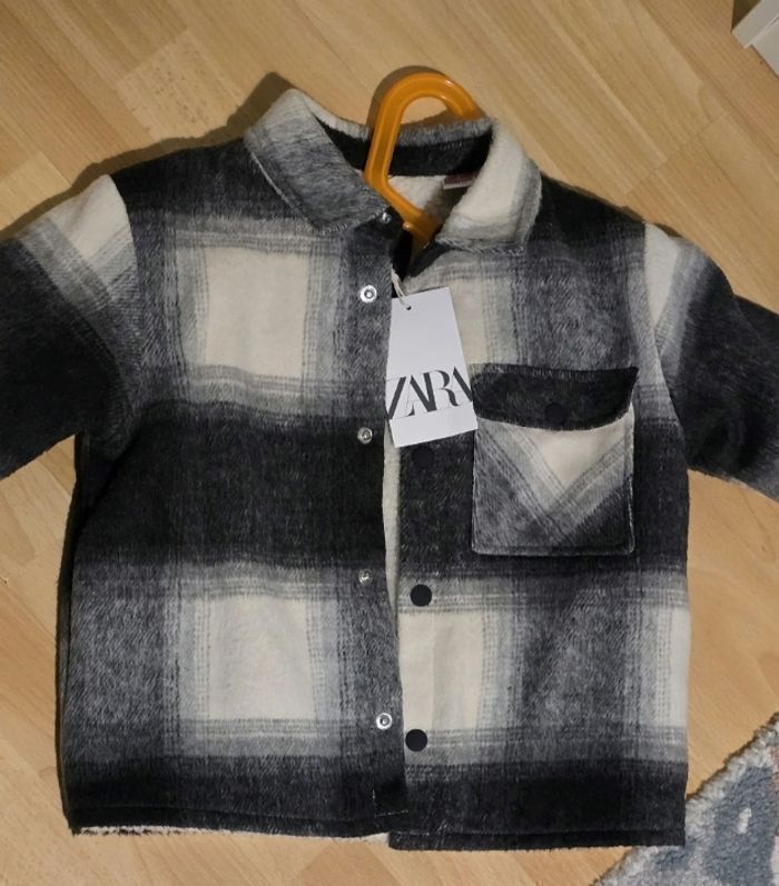 Neuve (non portée)🏷 💙😍🥰SUPERBE veste intérieur sherpa 4 ans garçon💙😍