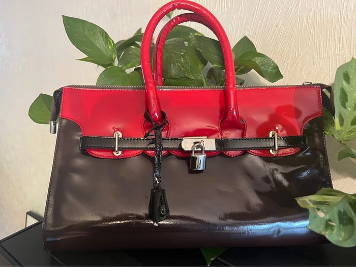 Très joli sac verni style rétro