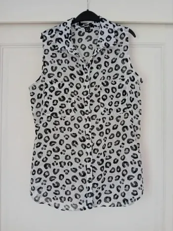 Blouse chemise transparente léopard Jennyfer M