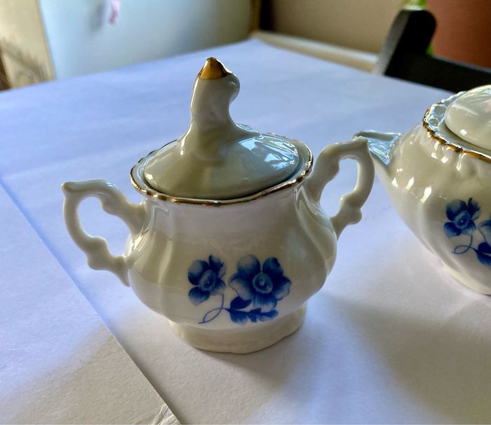 Dînette en porcelaine - photo numéro 2