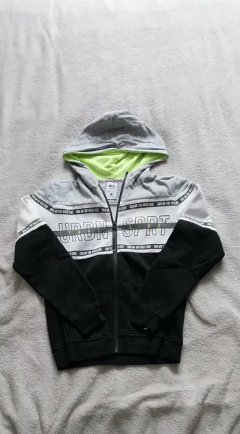 Gilet zippé à capuche 8 ans
