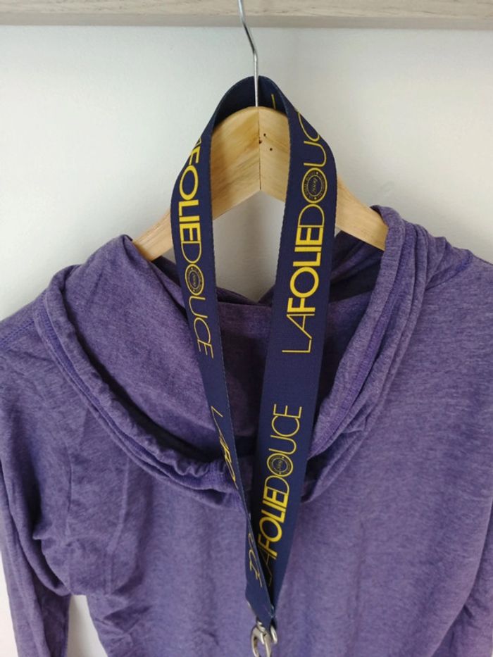 T-shirt manches longues la Folie Douce avec son cordon porte clés - photo numéro 2