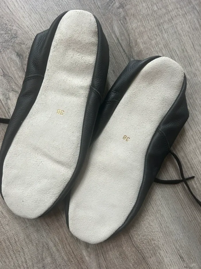 Chaussons de gym neuf - photo numéro 2