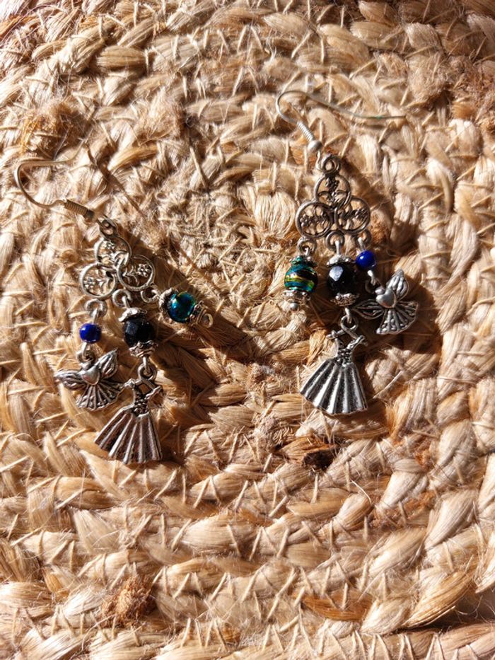 Boucles d'oreilles artisanales pendantes argentées - photo numéro 2