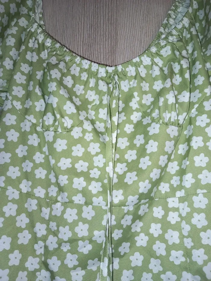 Jolie robe légère et fleurie 38 - photo numéro 2