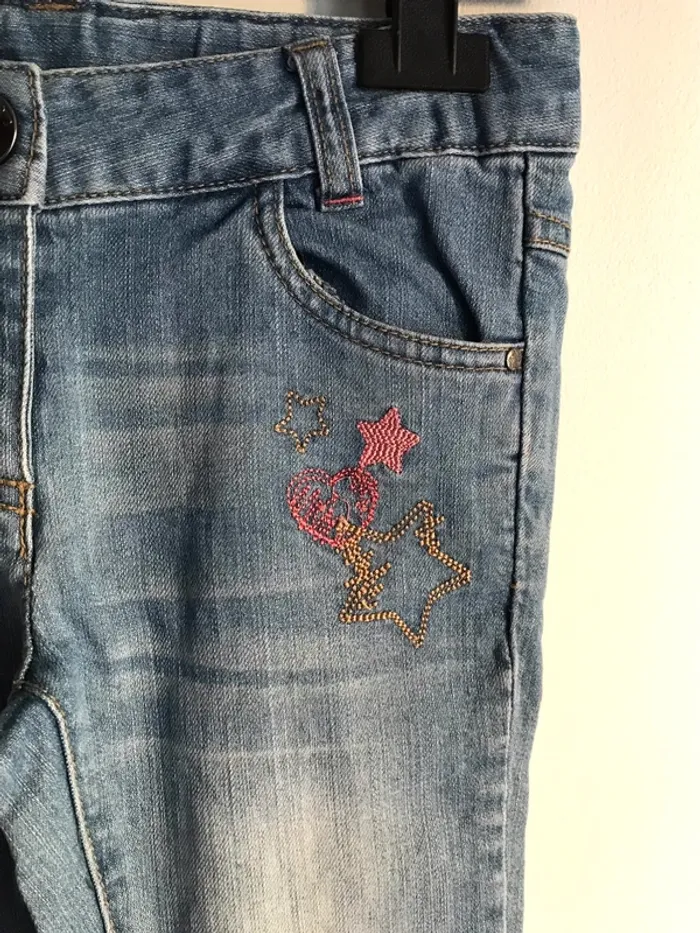 Jeans 8 ans à broderies étoilées - photo numéro 5