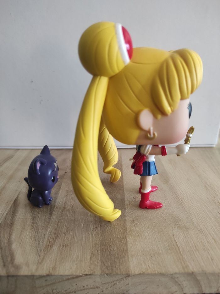 Figurine Funko pop Sailor Moon with Moon Stick and Luna 90 SANS boîte - photo numéro 4