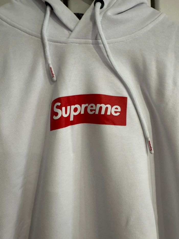 Pull / Sweat blanc Supreme Taille M - photo numéro 3