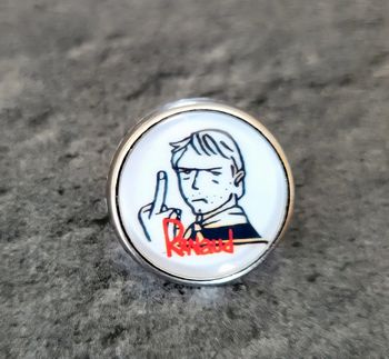 Pin's Renaud non officiel