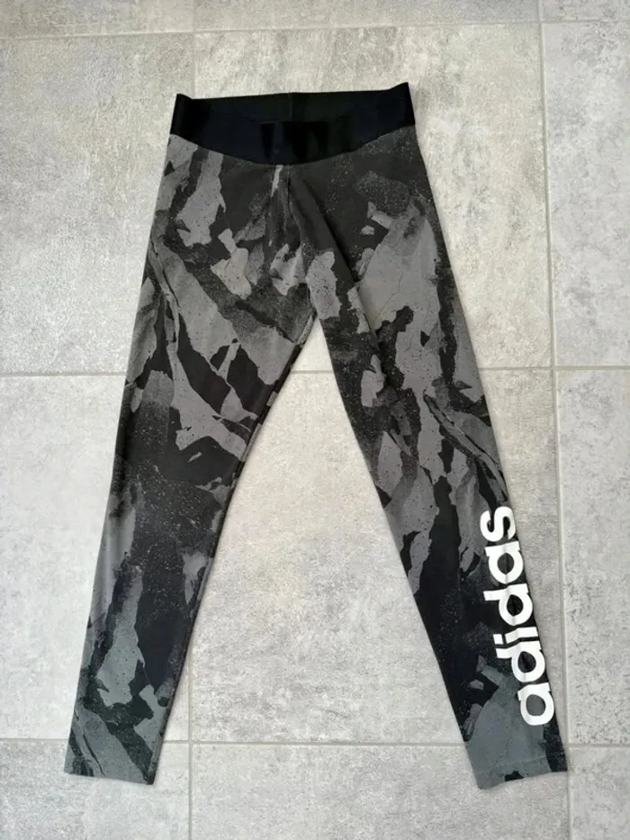 Legging de sport Adidas femme camouflage taille S super état - photo numéro 2