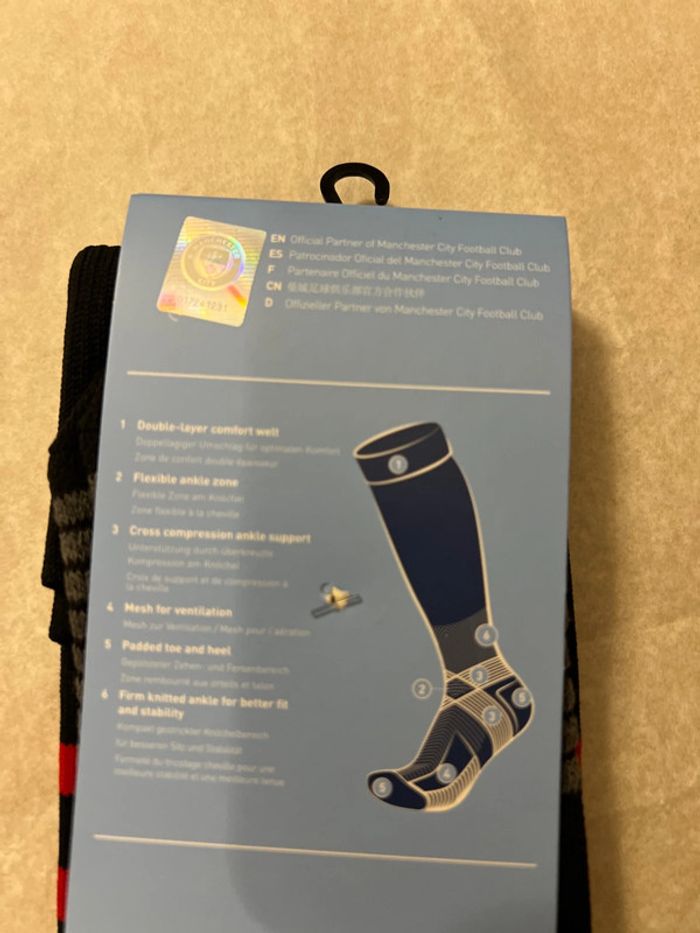 Short de foot Puma, équipe Manchester City avec chaussettes taille 13/14 ans authentique neuf - photo numéro 14