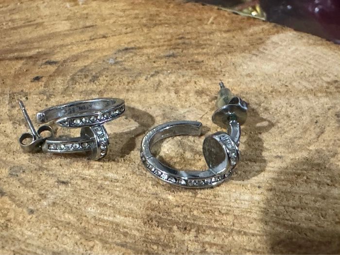Boucles d’oreilles en forme de clou acier inoxydable argent et cristaux