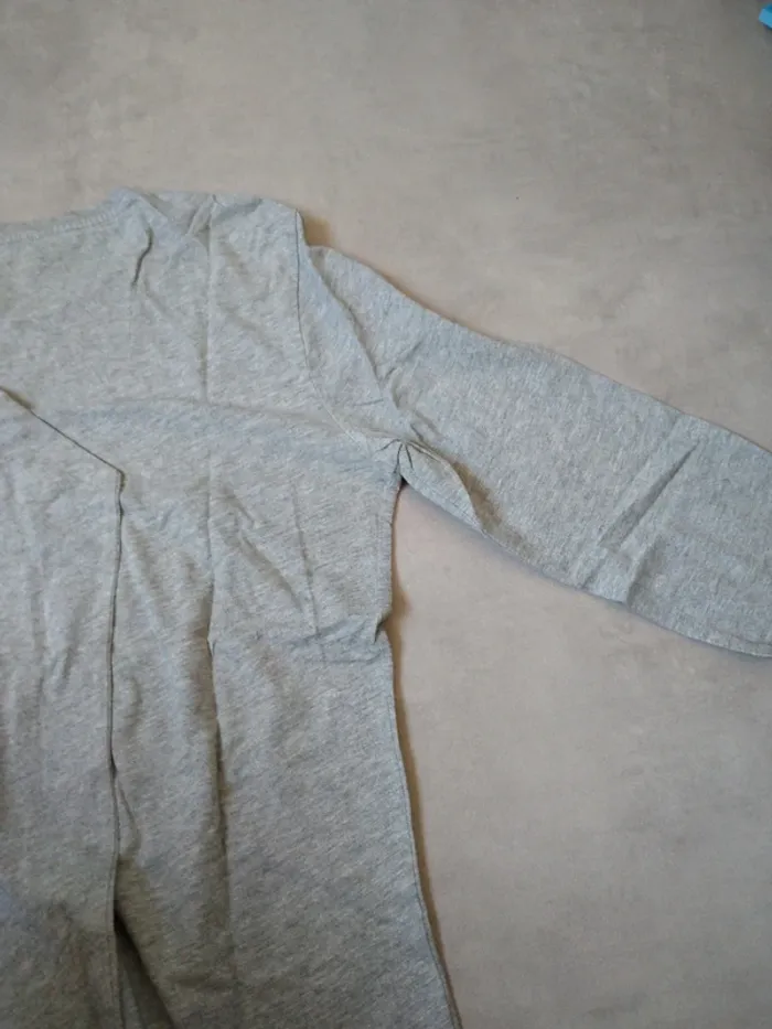 Tee-shirt gris - photo numéro 6
