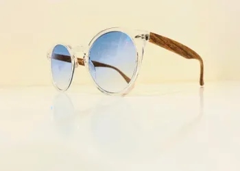 Lunette de soleil mixte transparente verres bleus dégradés bras effet bois UV protection catégorie 1