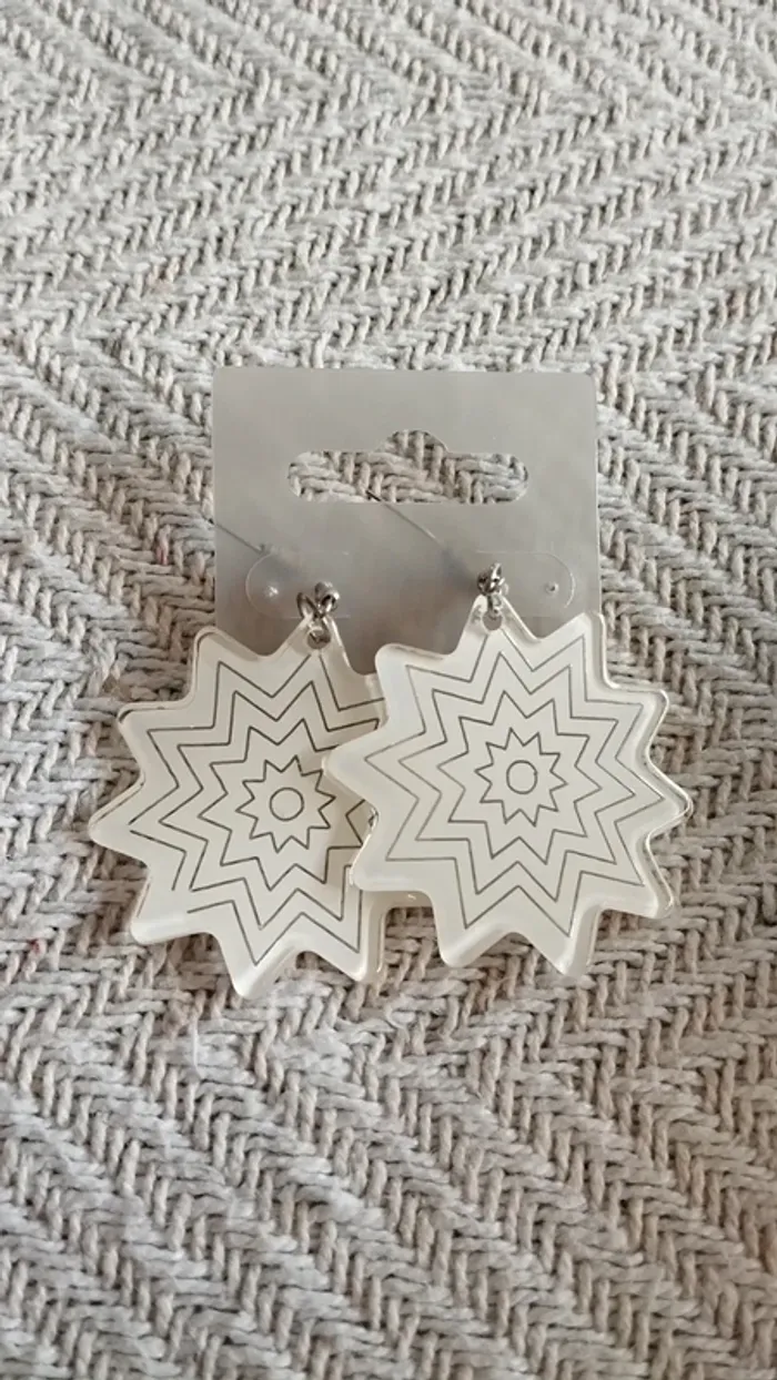 Boucles d'oreilles PVC blanche fantaisie