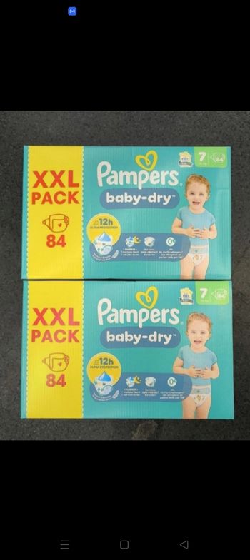 Deux cartons de couches Pampers  taille 7