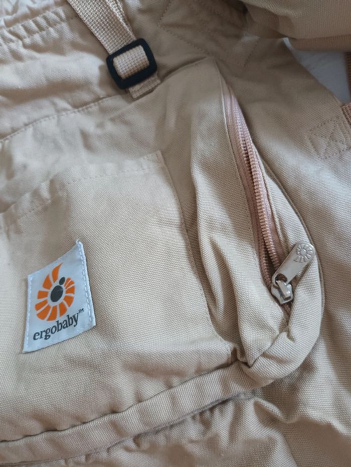 Porte bébé ergonomique Ergobaby beige camel - photo numéro 3