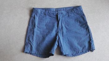 Short bleu