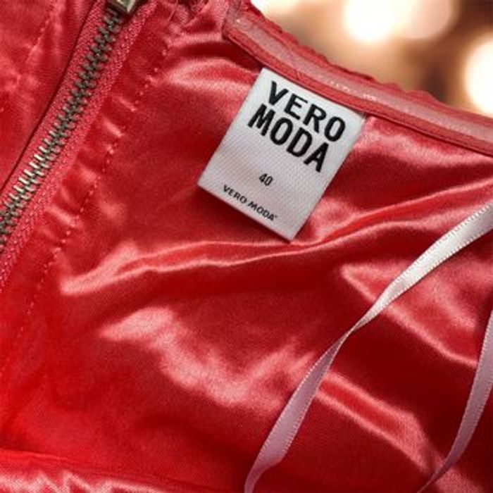 Robe de soirée/cocktail bustier et voilage - photo numéro 3