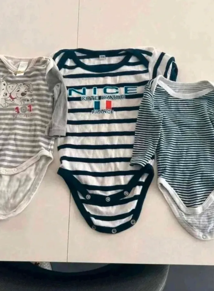 Lots 3 bodies 3 mois