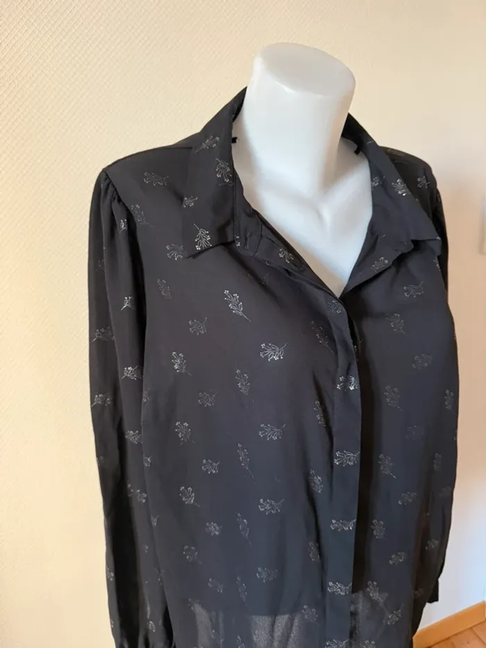 Blouse grande taille en très bon état taille 48 Kiabi noir - photo numéro 2