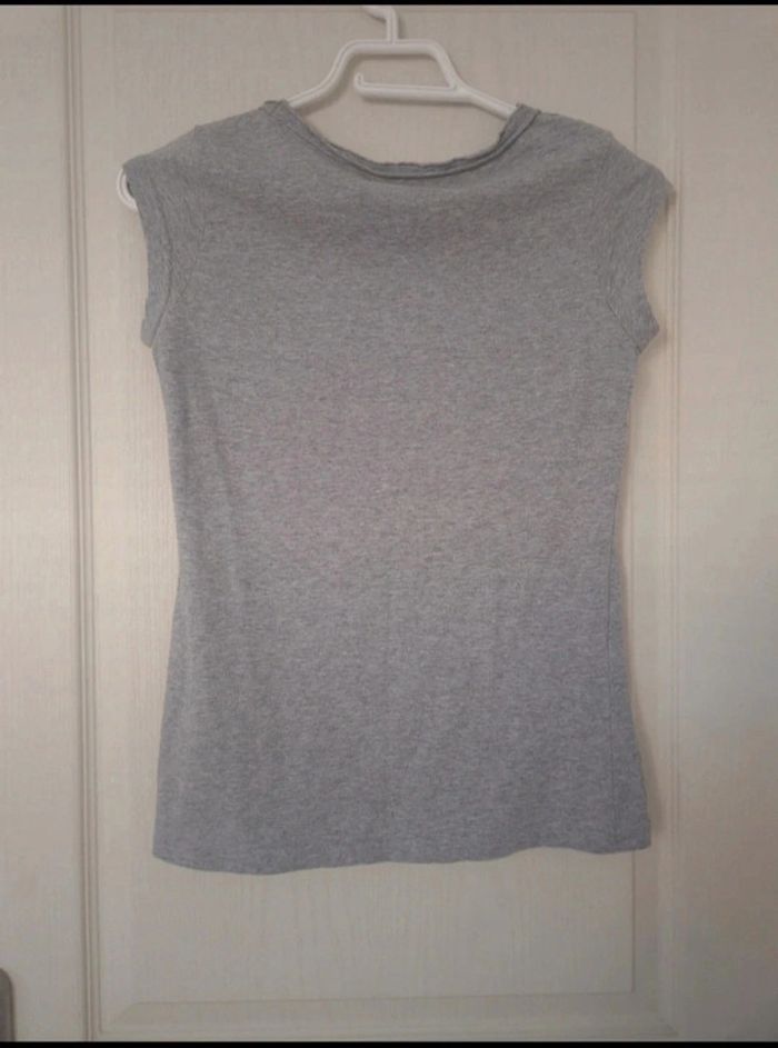 Neuf tee-shirt gris a motif femme collection u taille S/36 - photo numéro 3