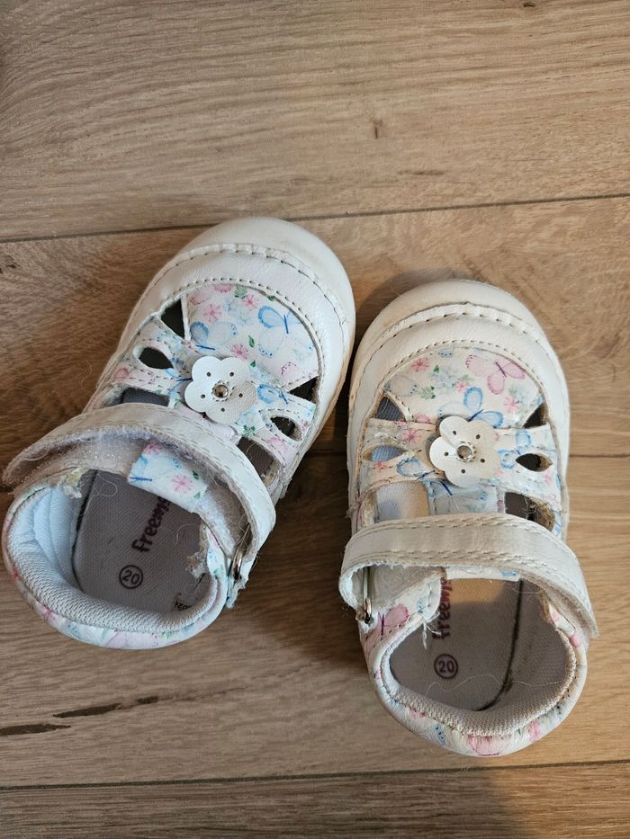 Chaussures fille taille 20