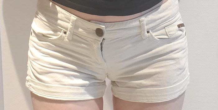 Short blanc strié court 100% Coton de marque Stradivarius - photo numéro 2