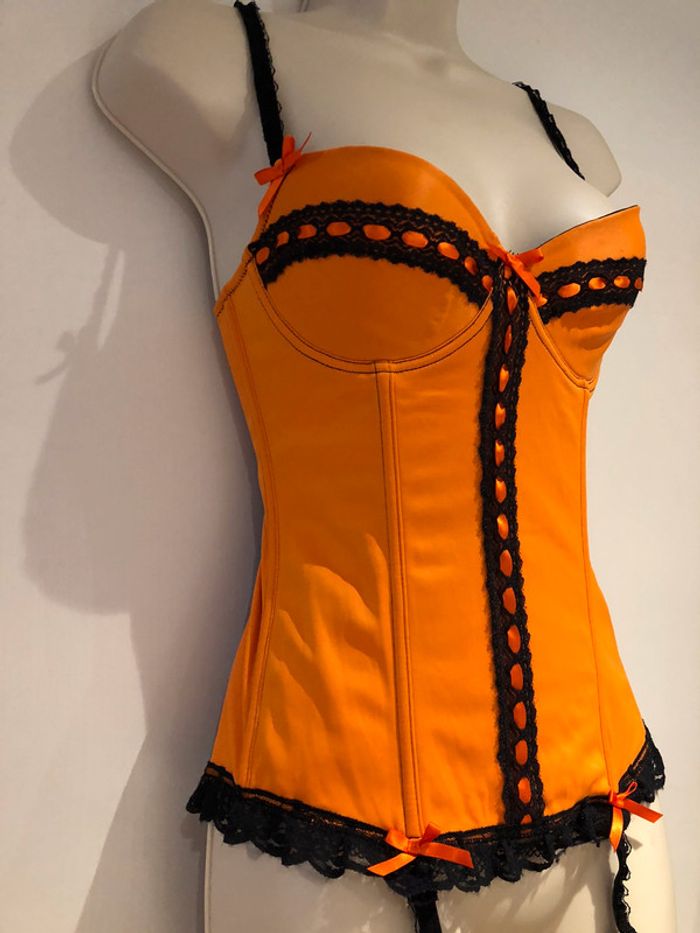 Guêpière orange et noir 90 B - photo numéro 8