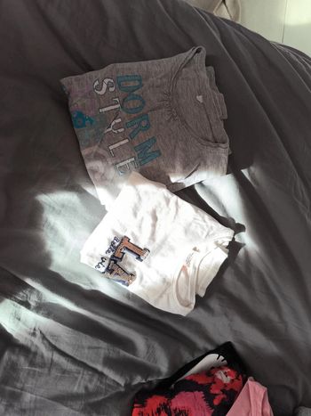 Lot de deux tee shirts manches longues 8 ans