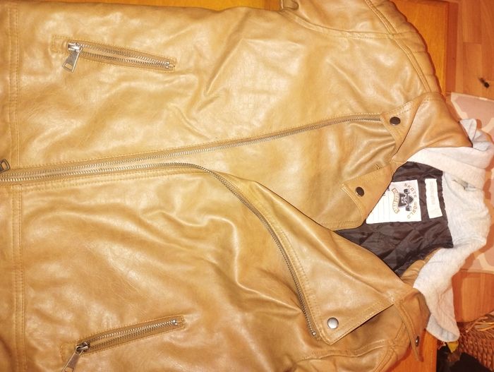 Veste simili cuir doublée capuche