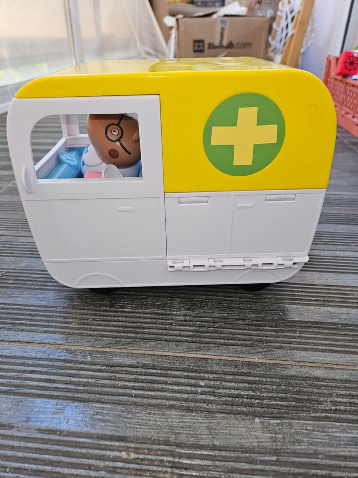 Ambulance peppa pig - photo numéro 7