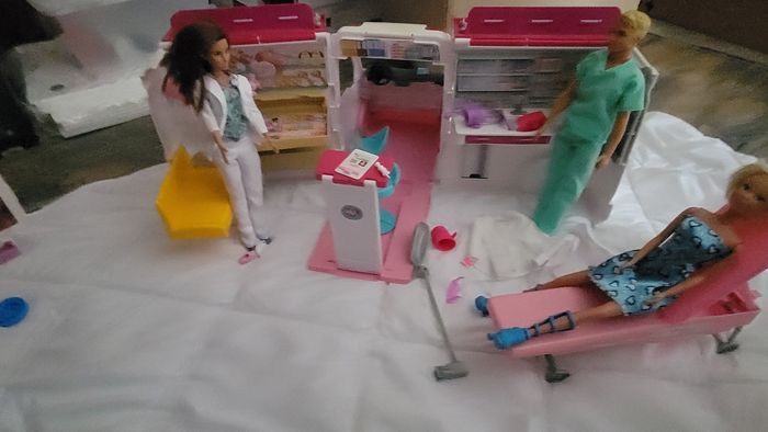 Ambulance barbie - photo numéro 9