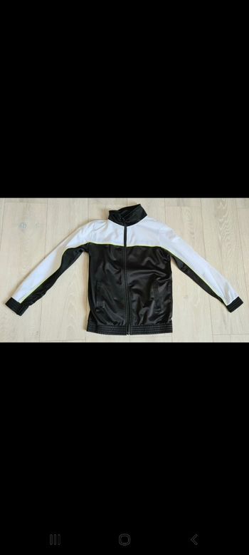 Veste de jogging  blanche et noire comme neuve 10-12 ans