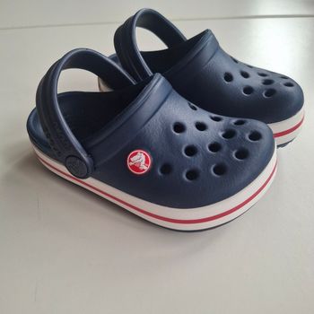 Crocs bleu marine taille 20 C4/5 neuves