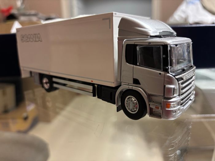 Scania 4x2 porteur - photo numéro 4
