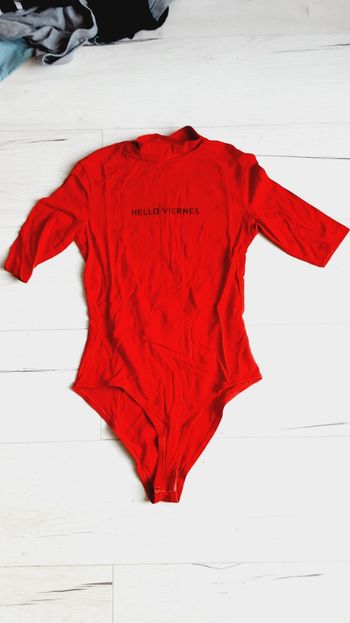 Vêtement femme body rouge manches courtes Bershka Taille S