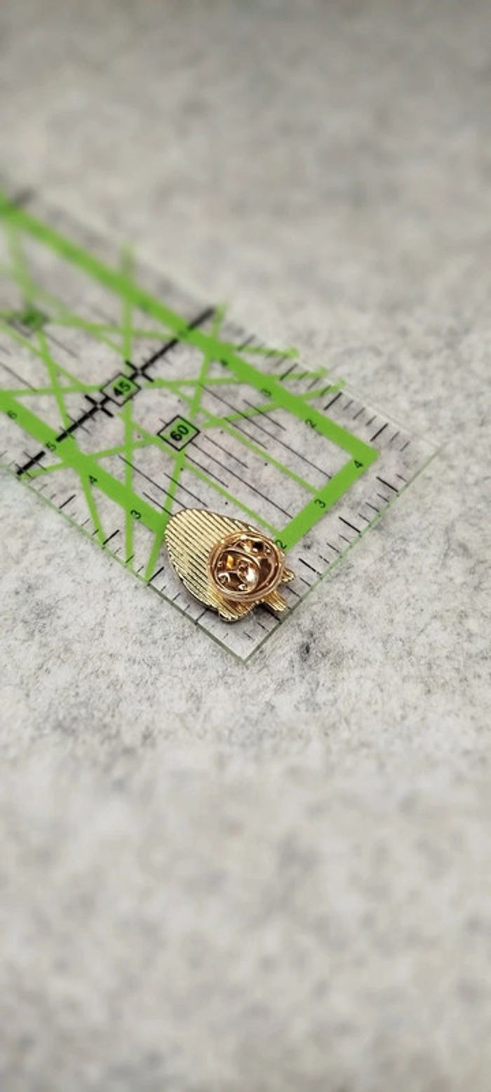 🍄 mini pin's fraise - photo numéro 3