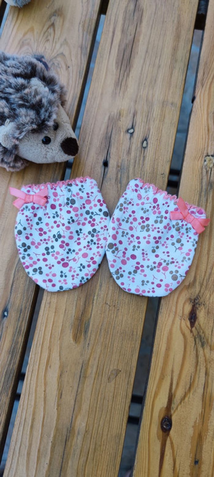 Moufles de naissance fille - T. T.U - photo numéro 2