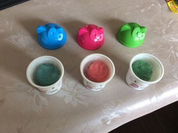 Lot Neuf de 3 pots Hello Kitty de pâte à modeler