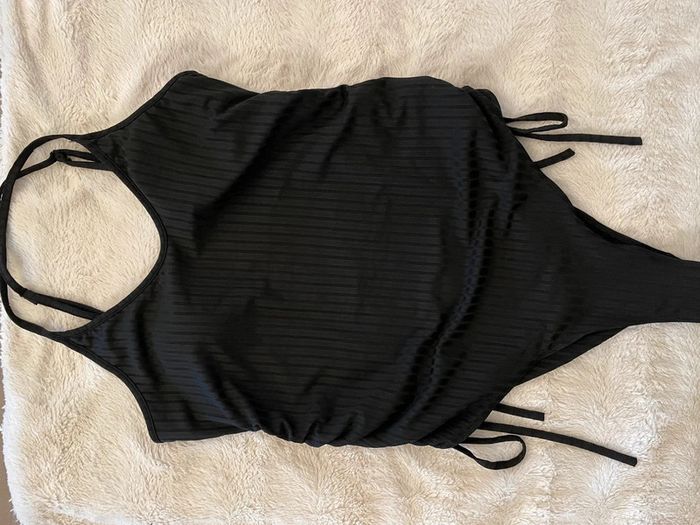 Maillot de bain noir superbe - photo numéro 6