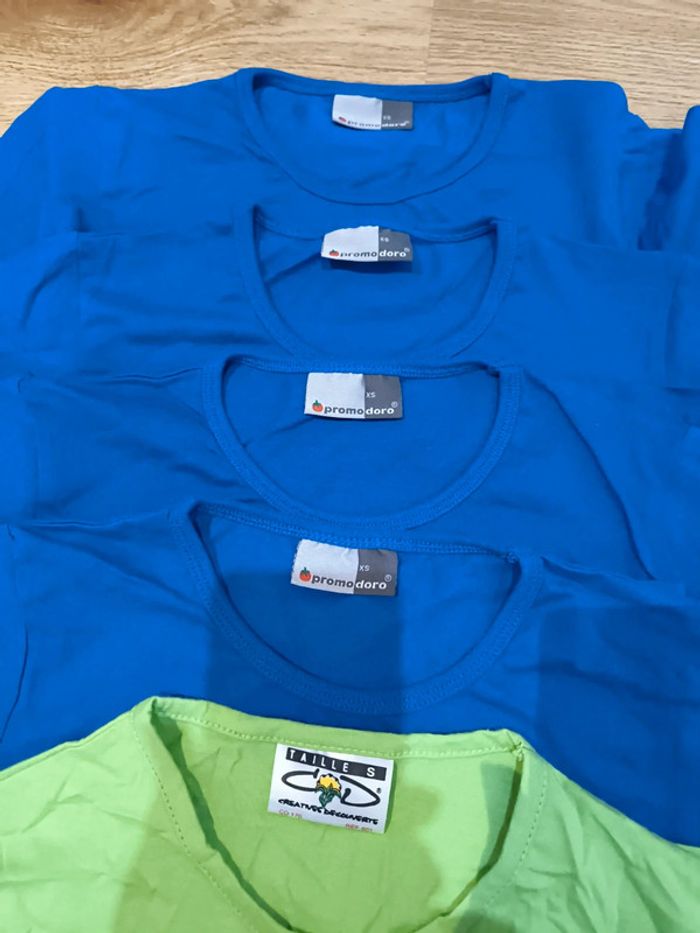 Lot de 5 t shirt unis bleu xs et 1 vert taille S neuf - photo numéro 2